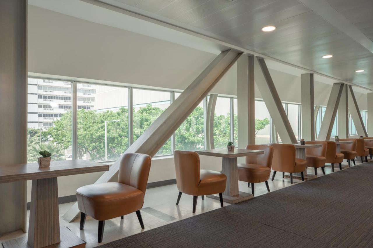 Centara Life Government Complex Hotel & Convention Centre Chaeng Watthana Bangkok Buitenkant foto