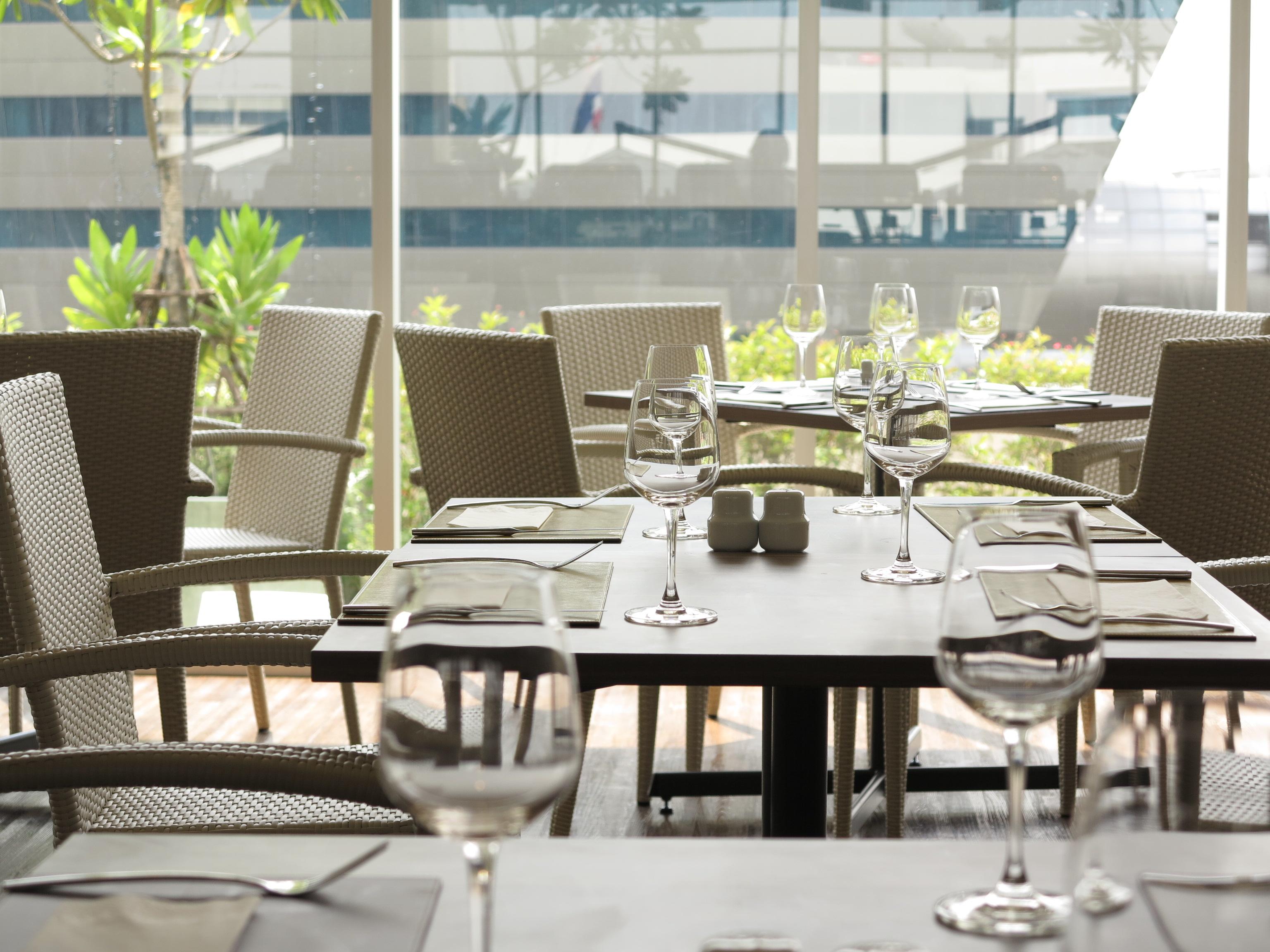 Centara Life Government Complex Hotel & Convention Centre Chaeng Watthana Bangkok Buitenkant foto